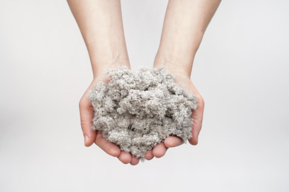 Ocieplanie pianką PUR: skosy, stropy i strefy nieszczelności; dobór otwarto- lub zamkniętokomórkowej wg wilgoci; kontrola termowizją.