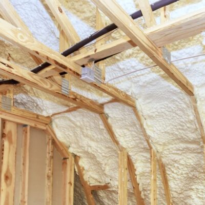 Pomiary kamerą termowizyjną: stabilna temp. wewn. 12–24 h i różnica min. 10–15°C; rekuperacja w stałym trybie, bez artefaktów mostków.