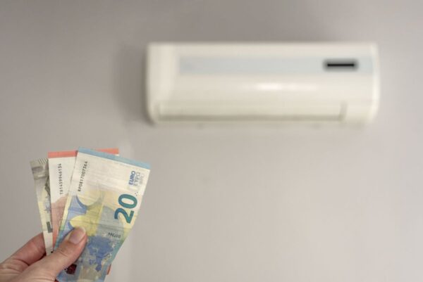 Rekuperacja: wydajność rekuperatora dobiera się do strumienia świeżego powietrza na osobę i sumy wywiewów z kuchni i łazienek, nie metrażu.